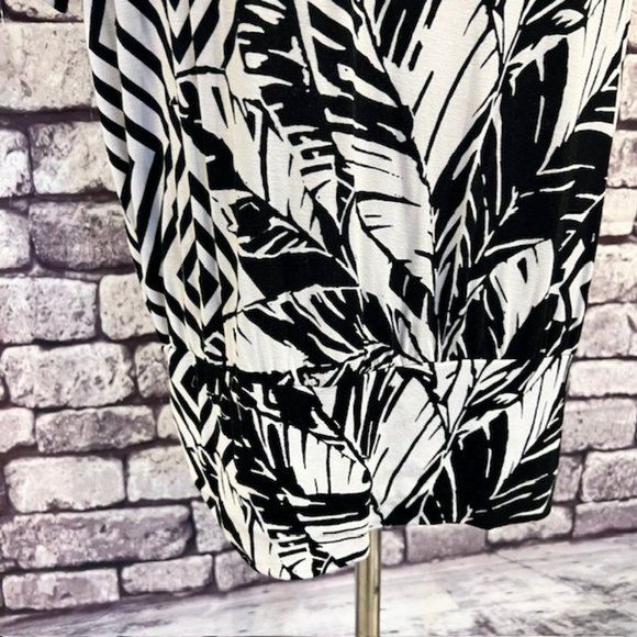 Chico's Black & White Short Sleeve Top Size XL - Picture 3 of 9